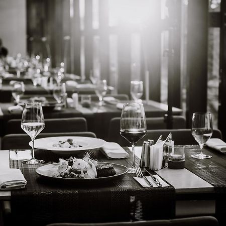 Hotel Privo Targu Mures Ngoại thất bức ảnh
