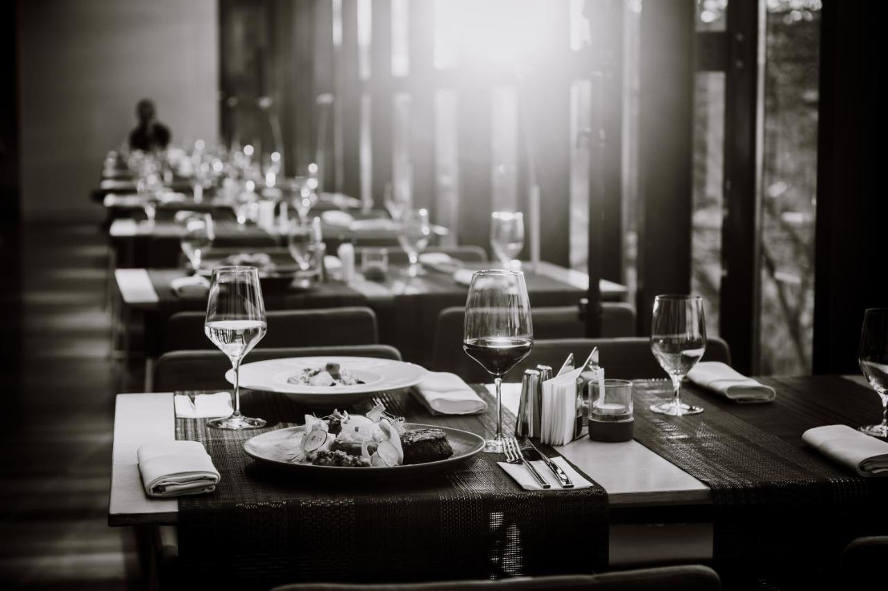 Hotel Privo Targu Mures Ngoại thất bức ảnh