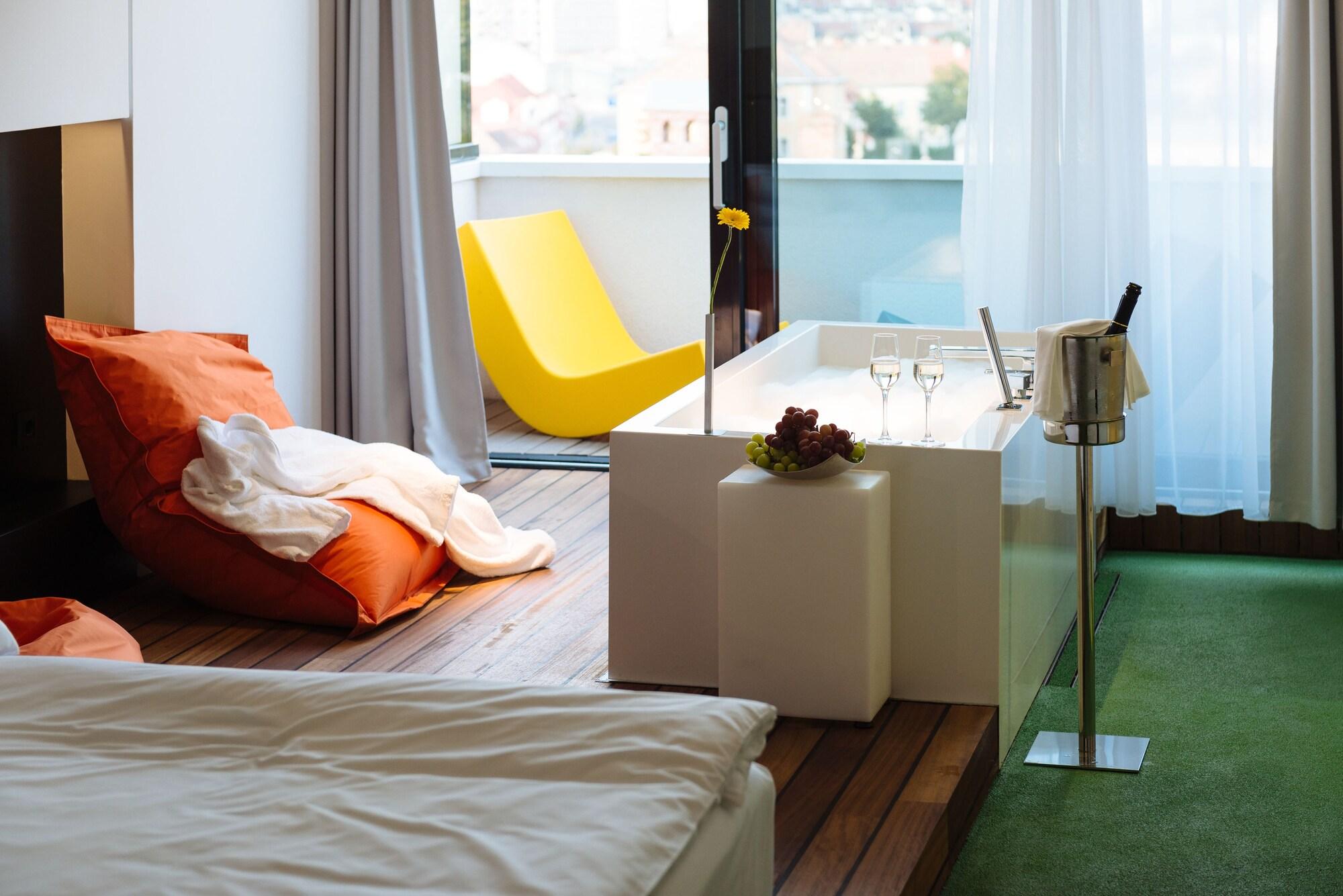 Hotel Privo Targu Mures Ngoại thất bức ảnh