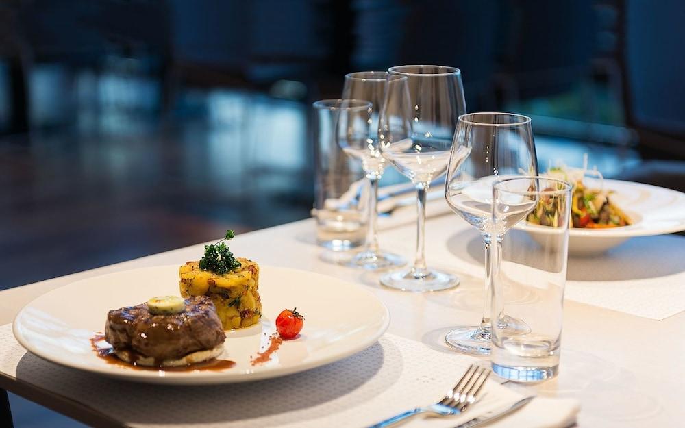 Hotel Privo Targu Mures Ngoại thất bức ảnh