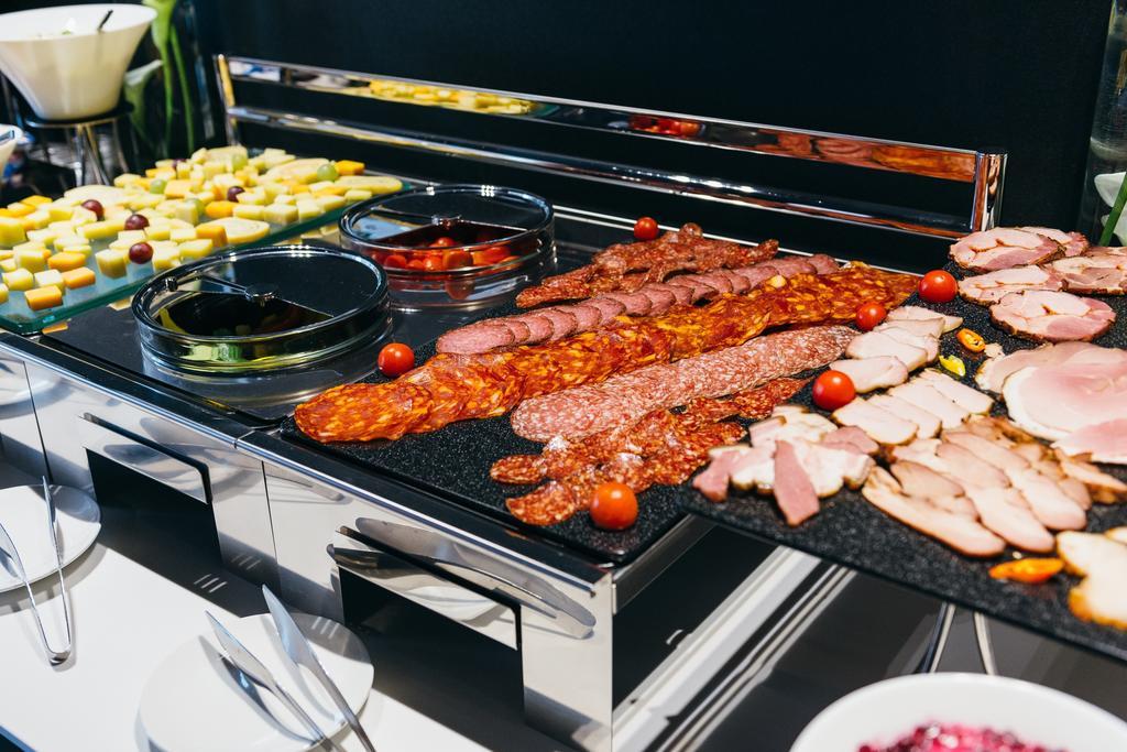Hotel Privo Targu Mures Ngoại thất bức ảnh