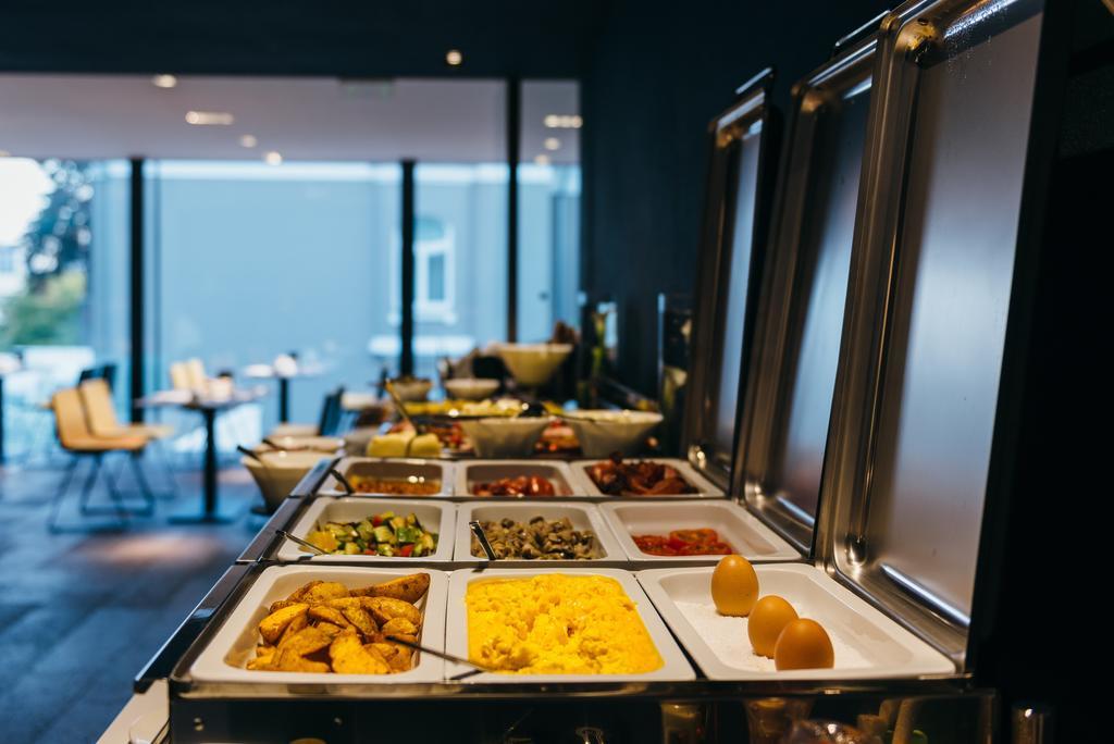 Hotel Privo Targu Mures Ngoại thất bức ảnh