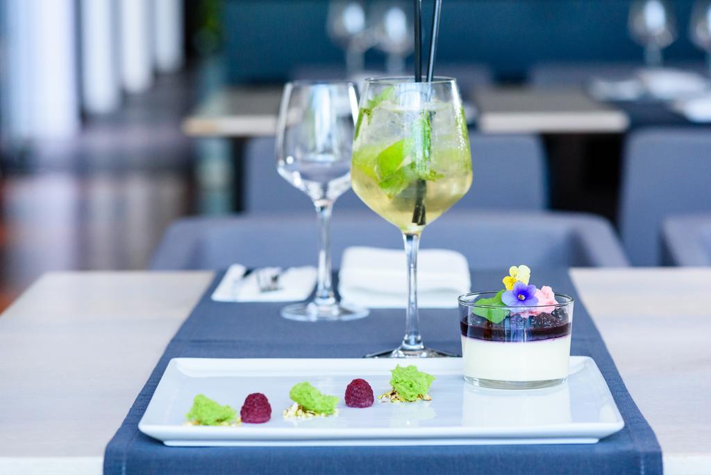 Hotel Privo Targu Mures Ngoại thất bức ảnh